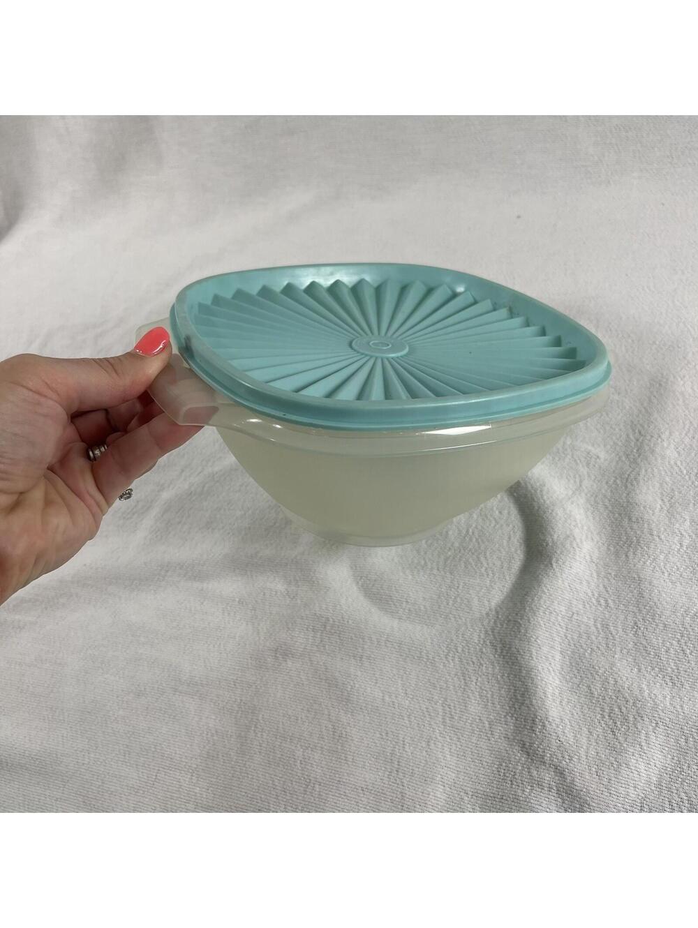 Tupperware Servalier Bowl 838-16 with Turquoise Lid vintage made in USA